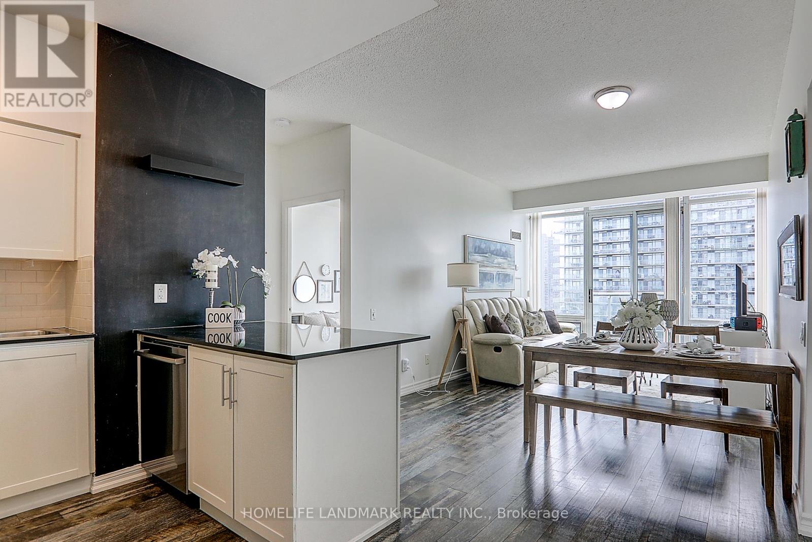 1811 - 15 Windermere Avenue, Toronto, Ontario  M6S 5A2 - Photo 5 - W12773088