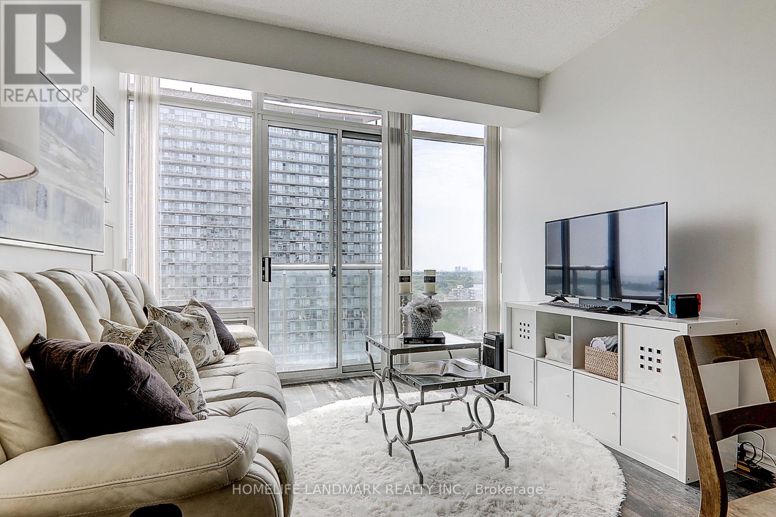 1811 - 15 Windermere Avenue, Toronto, Ontario  M6S 5A2 - Photo 8 - W12773088