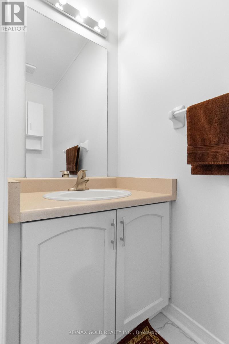 40 Blue Spruce Street, Brampton, Ontario  L6R 1C5 - Photo 11 - W12773098