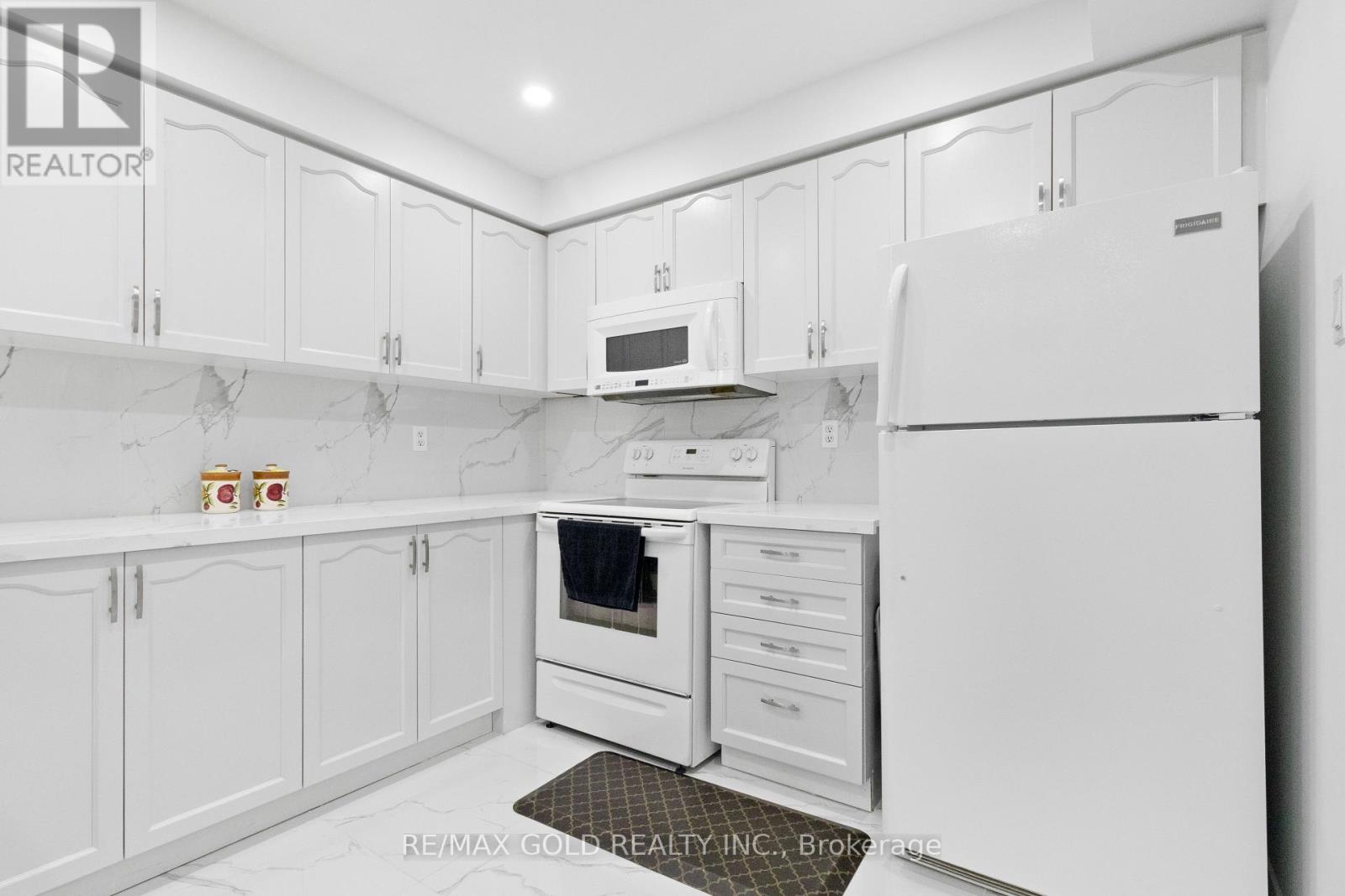 40 Blue Spruce Street, Brampton, Ontario  L6R 1C5 - Photo 4 - W12773098