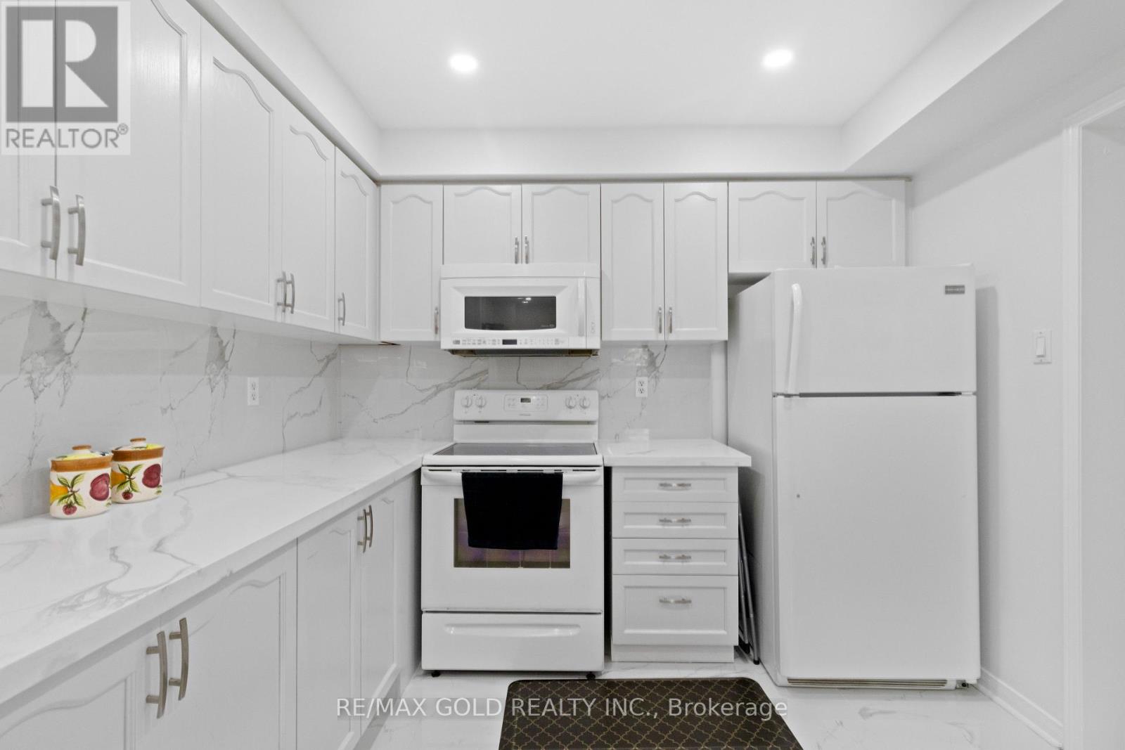 40 Blue Spruce Street, Brampton, Ontario  L6R 1C5 - Photo 5 - W12773098