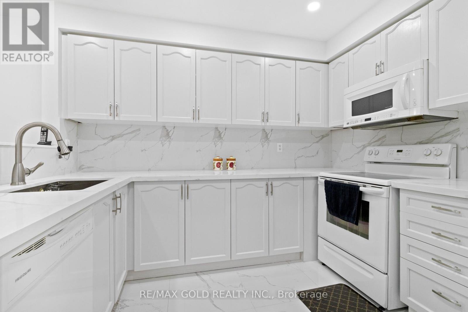 40 Blue Spruce Street, Brampton, Ontario  L6R 1C5 - Photo 6 - W12773098