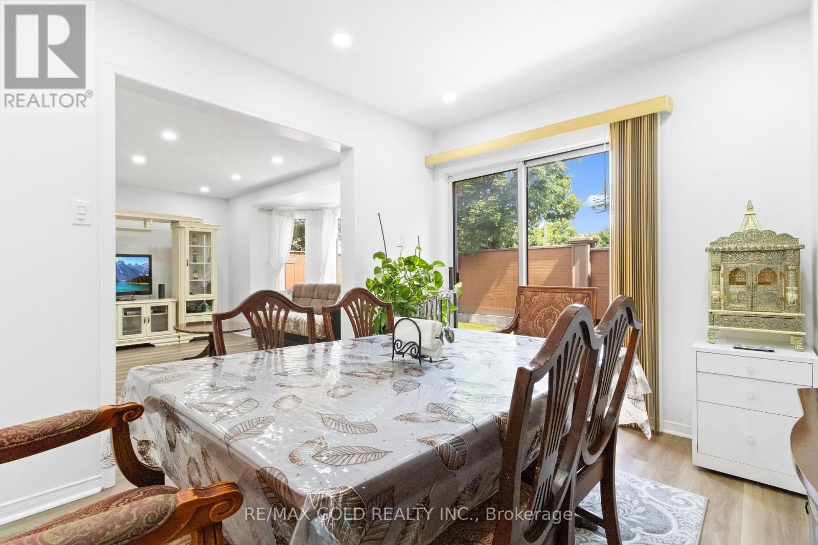 40 Blue Spruce Street, Brampton, Ontario  L6R 1C5 - Photo 8 - W12773098