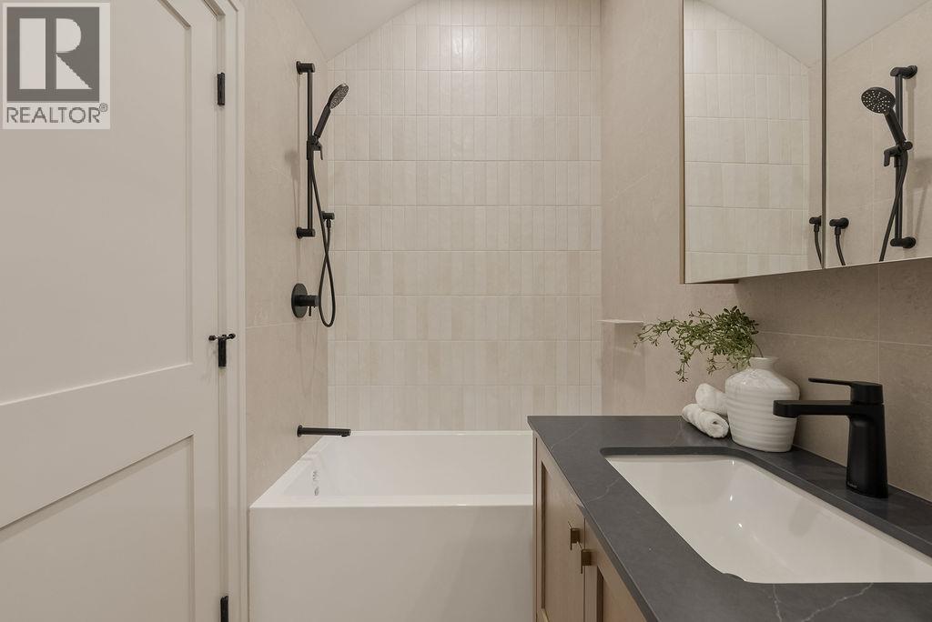 Listing Picture 15 of 23 : 2544 GRANT STREET, Vancouver / 溫哥華 - 魯藝地產 Yvonne Lu Group - MLS Medallion Club Member