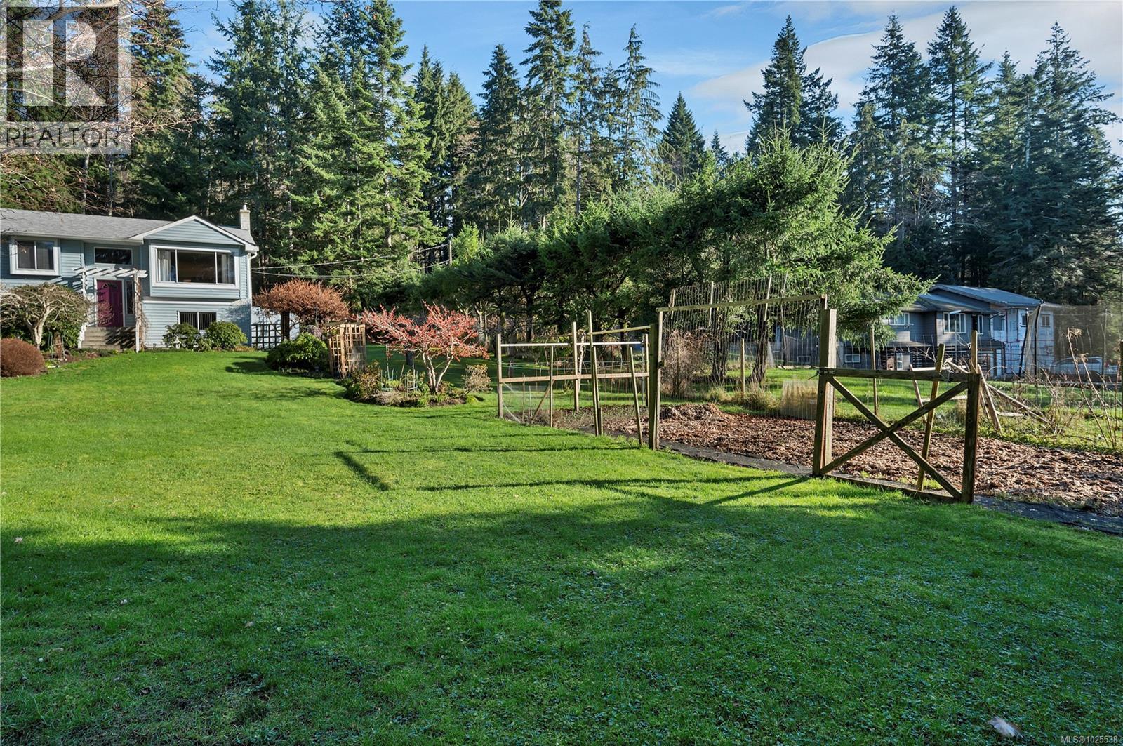 698 Plaza Rd, Quadra Island, British Columbia  V0P 1N0 - Photo 3 - 1025538