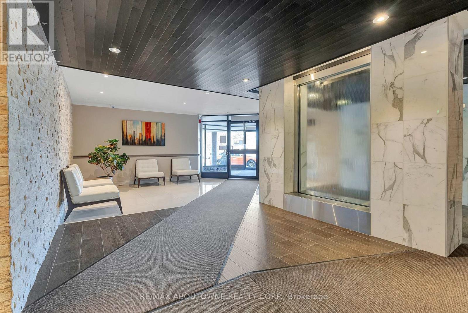 216 - 1485 Lakeshore Road E, Mississauga, Ontario  L5E 3G2 - Photo 4 - W12766058