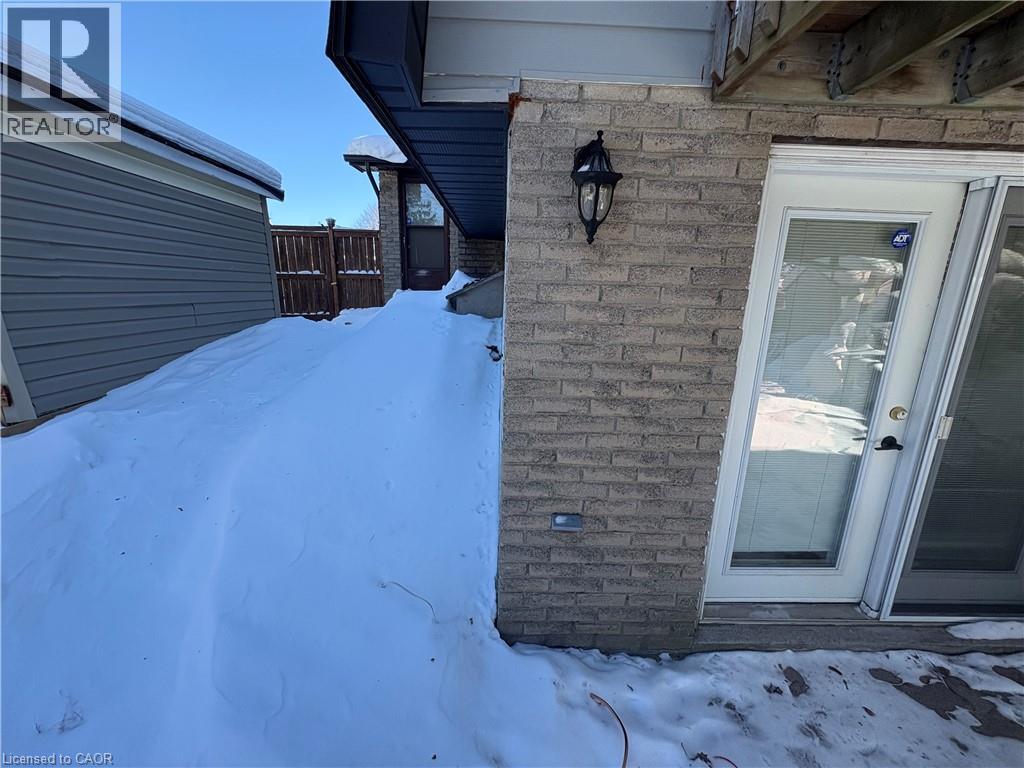 22 Sandsprings Crescent Unit# Bsmt, Kitchener, Ontario  N2E 2C7 - Photo 3 - 40803968