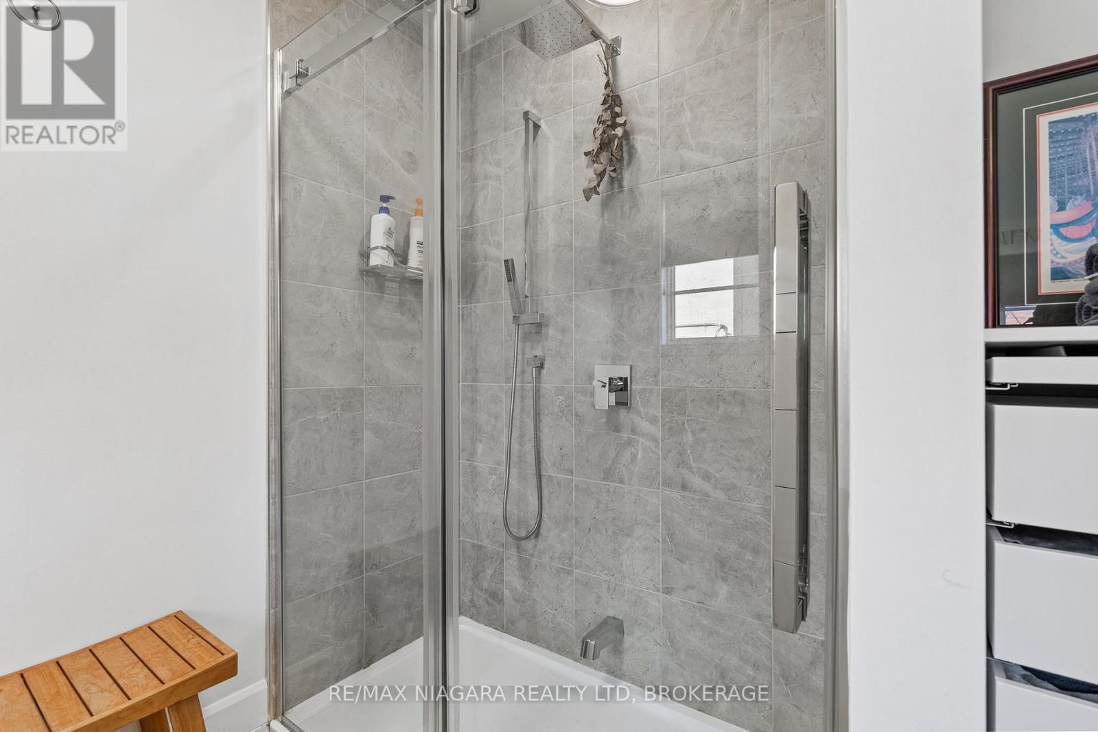 Upper - 15 Charlotte Street, Port Colborne, Ontario  L3K 3C7 - Photo 13 - X12686380