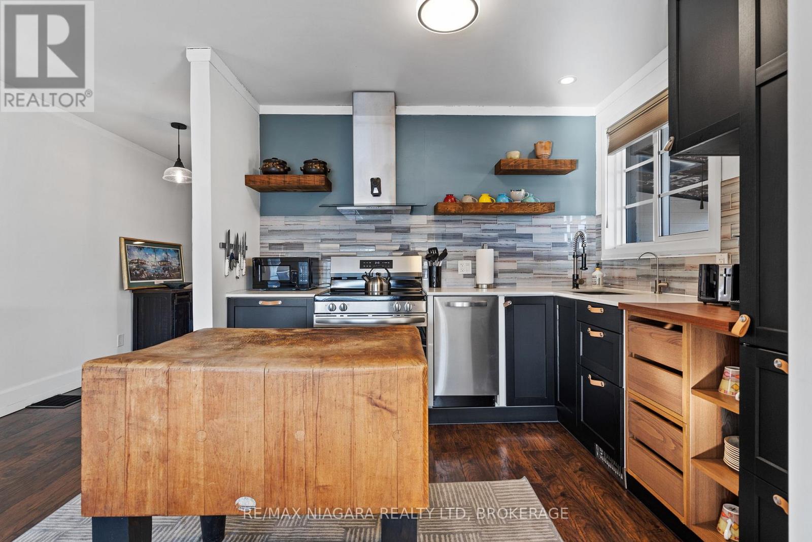 Upper - 15 Charlotte Street, Port Colborne, Ontario  L3K 3C7 - Photo 4 - X12686380