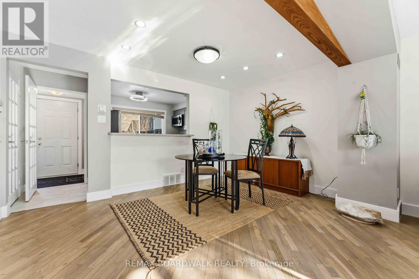 - - 13 Corley Private, Ottawa, Ontario  K1V 8T7 - Photo 3 - X12773222