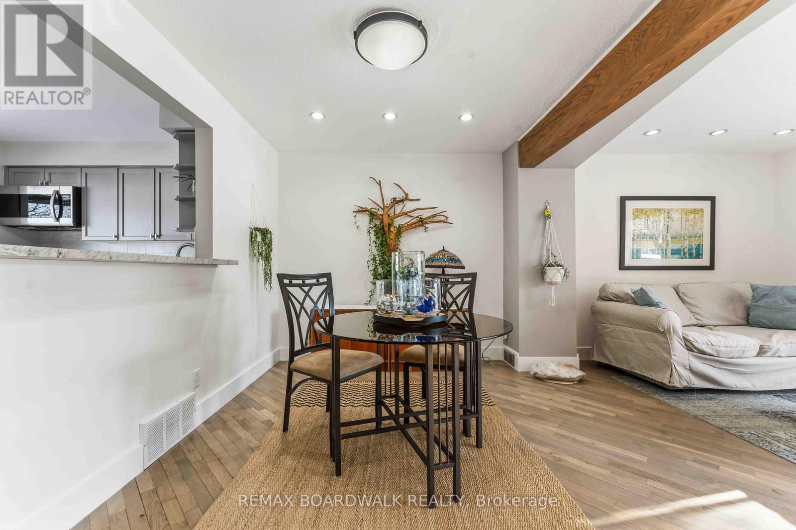 - - 13 Corley Private, Ottawa, Ontario  K1V 8T7 - Photo 4 - X12773222