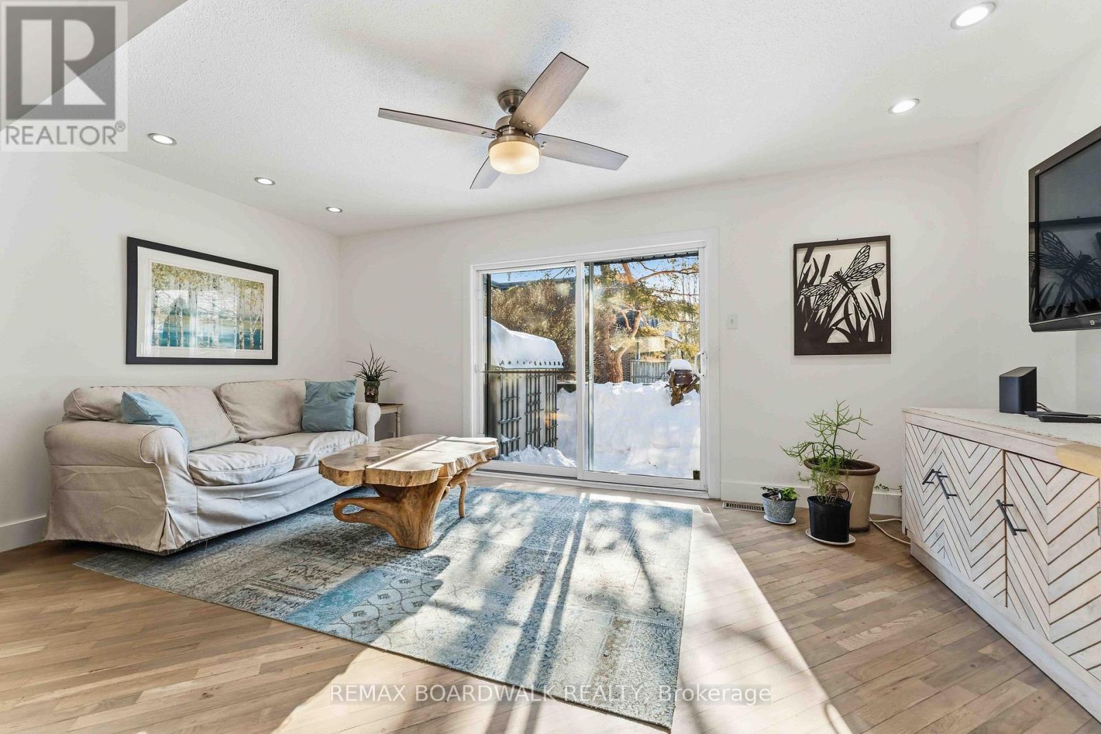 - - 13 Corley Private, Ottawa, Ontario  K1V 8T7 - Photo 5 - X12773222