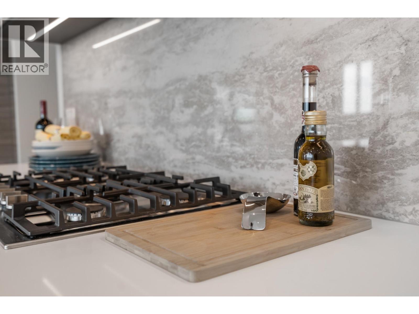 1407 680 Quayside Drive, New Westminster, British Columbia  V3M 0P2 - Photo 8 - R3087910