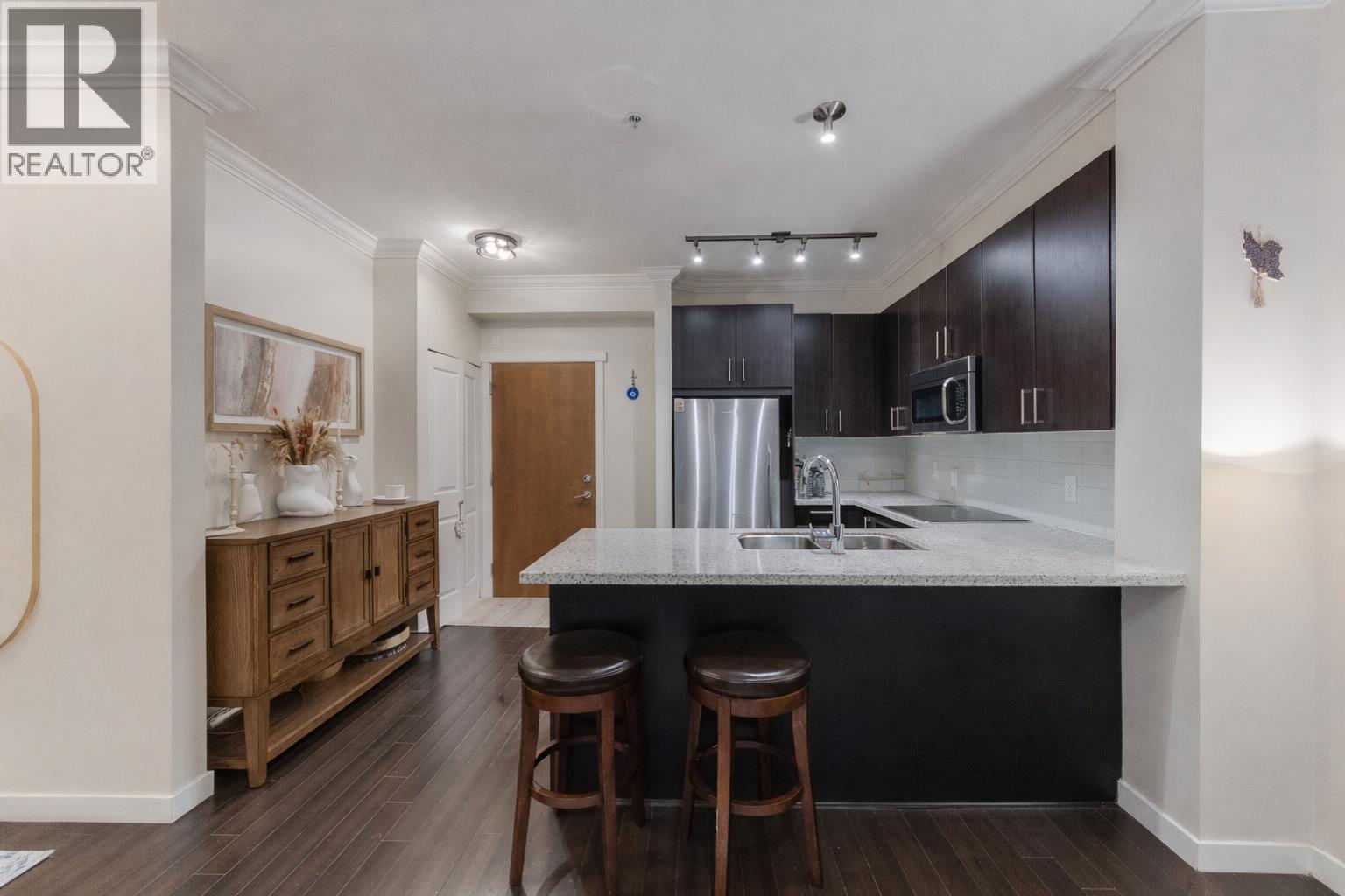 217 119 W 22nd Street, North Vancouver, British Columbia  V7M 0B4 - Photo 4 - R3088010