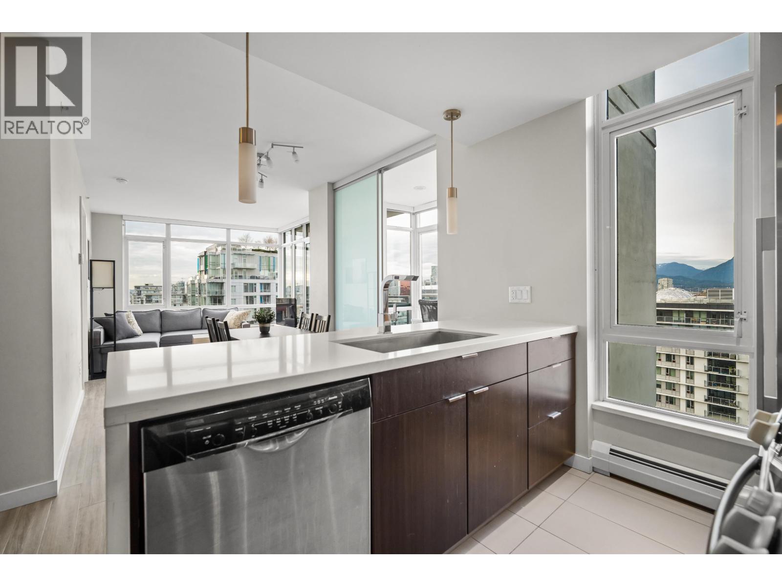 1702 1775 Quebec Street, Vancouver, British Columbia  V5T 0E3 - Photo 12 - R3088013