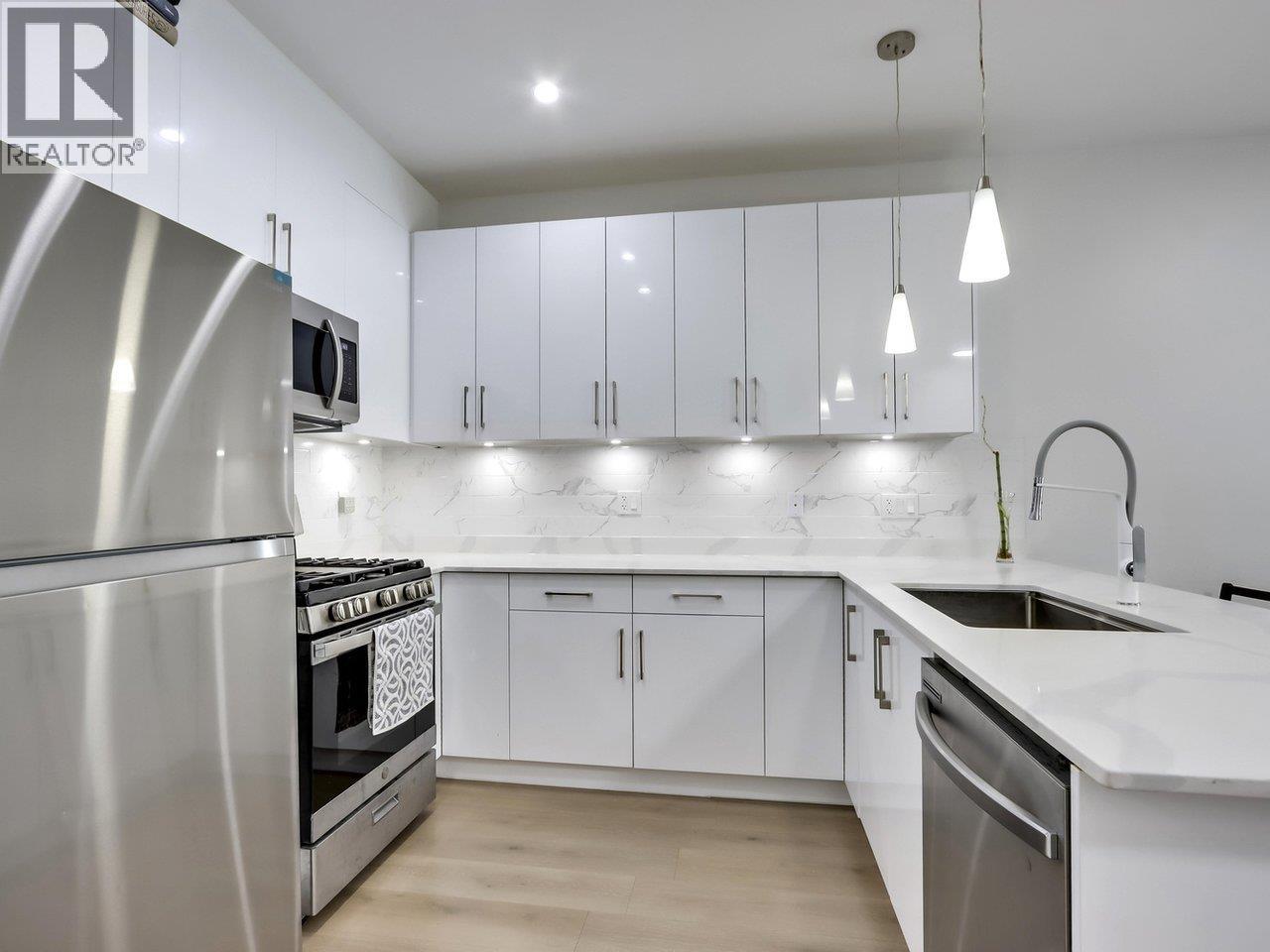 103 906 Quadling Avenue, Coquitlam, British Columbia  V3K 2A5 - Photo 3 - R3088048