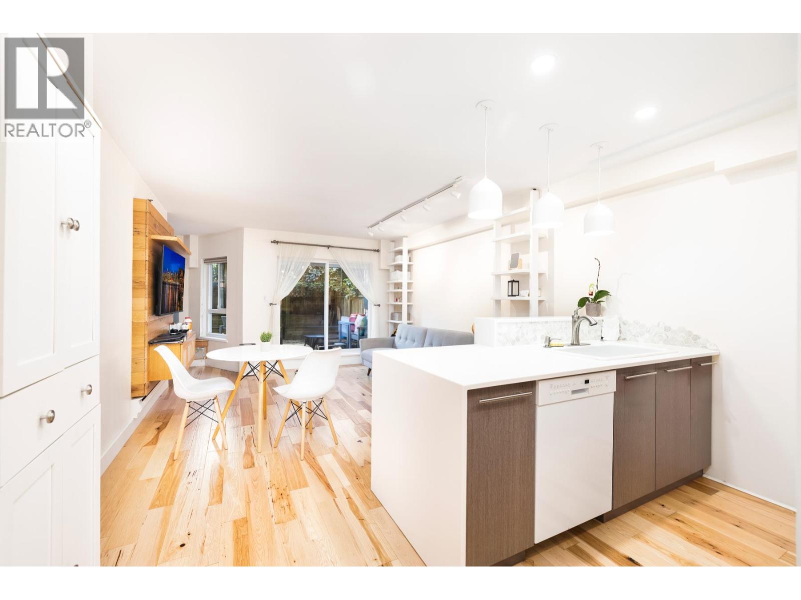 112 825 E 7th Avenue, Vancouver, British Columbia  V5T 1P4 - Photo 1 - R3088065