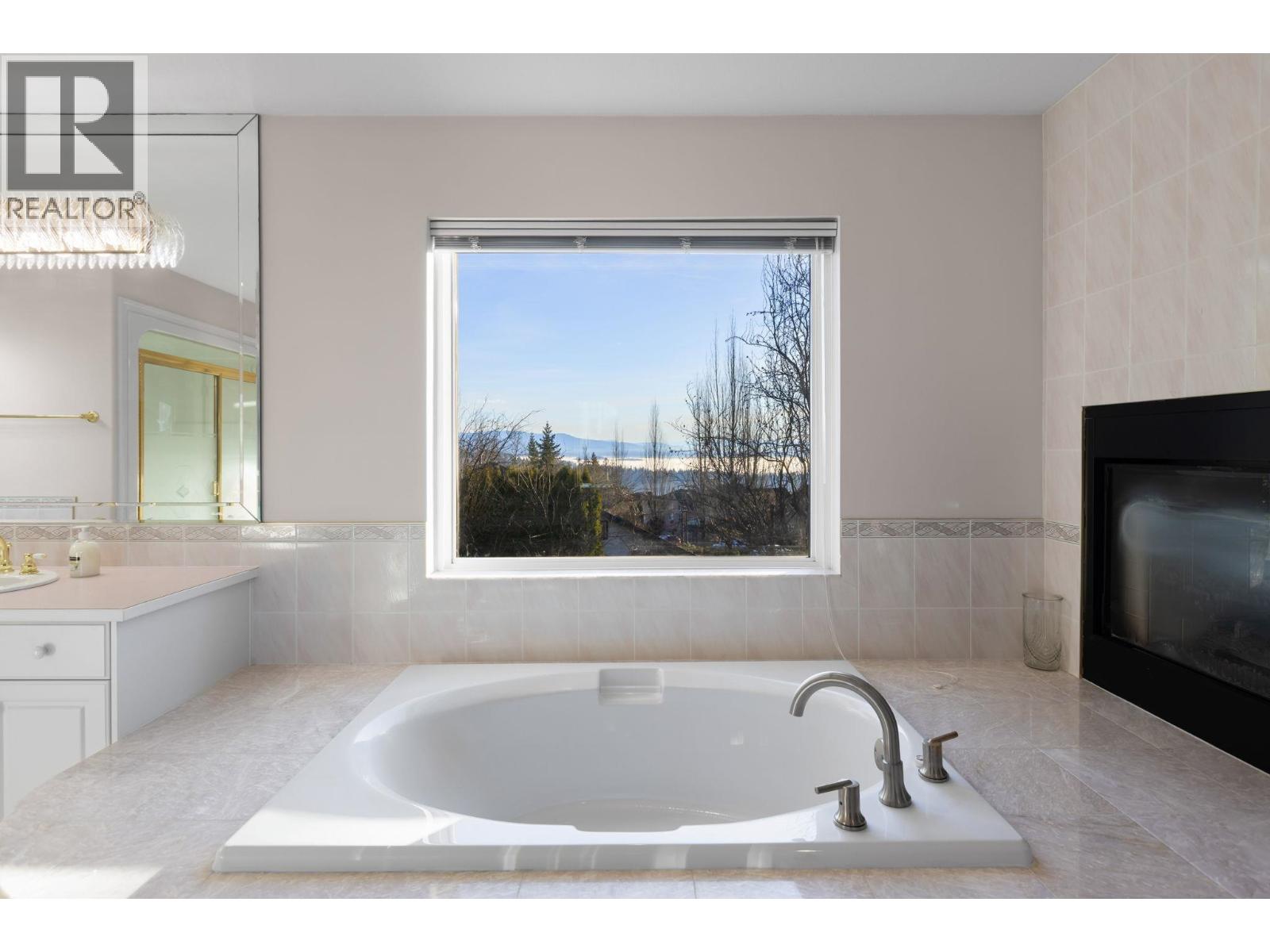 1501 Parkway Boulevard, Coquitlam, British Columbia  V3E 2V7 - Photo 22 - R3088025