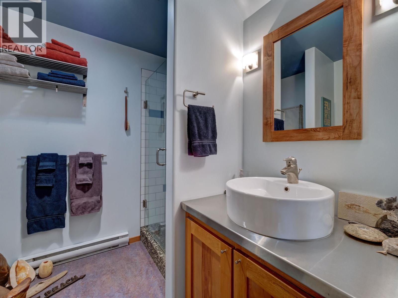 6183 Bligh Road, Sechelt, British Columbia  V7Z 0M1 - Photo 13 - R3088074