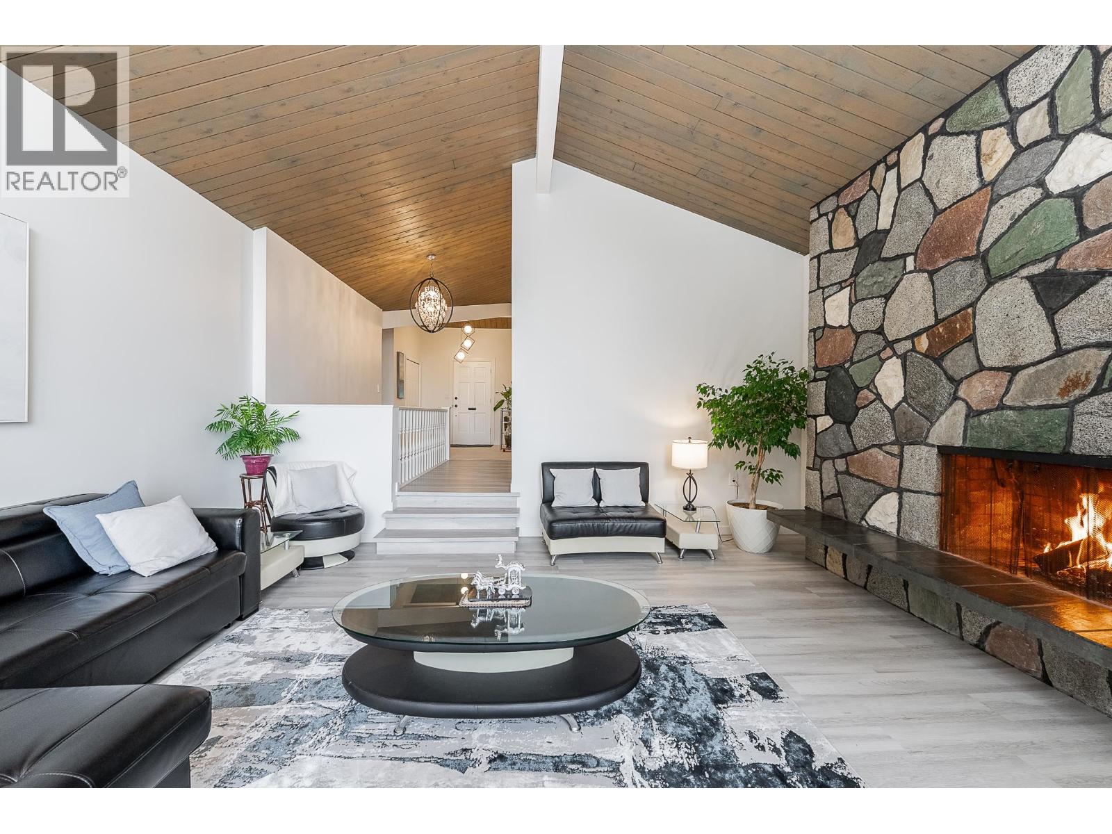 953 Ranch Park Way, Coquitlam, British Columbia  V3C 2H7 - Photo 3 - R3088076