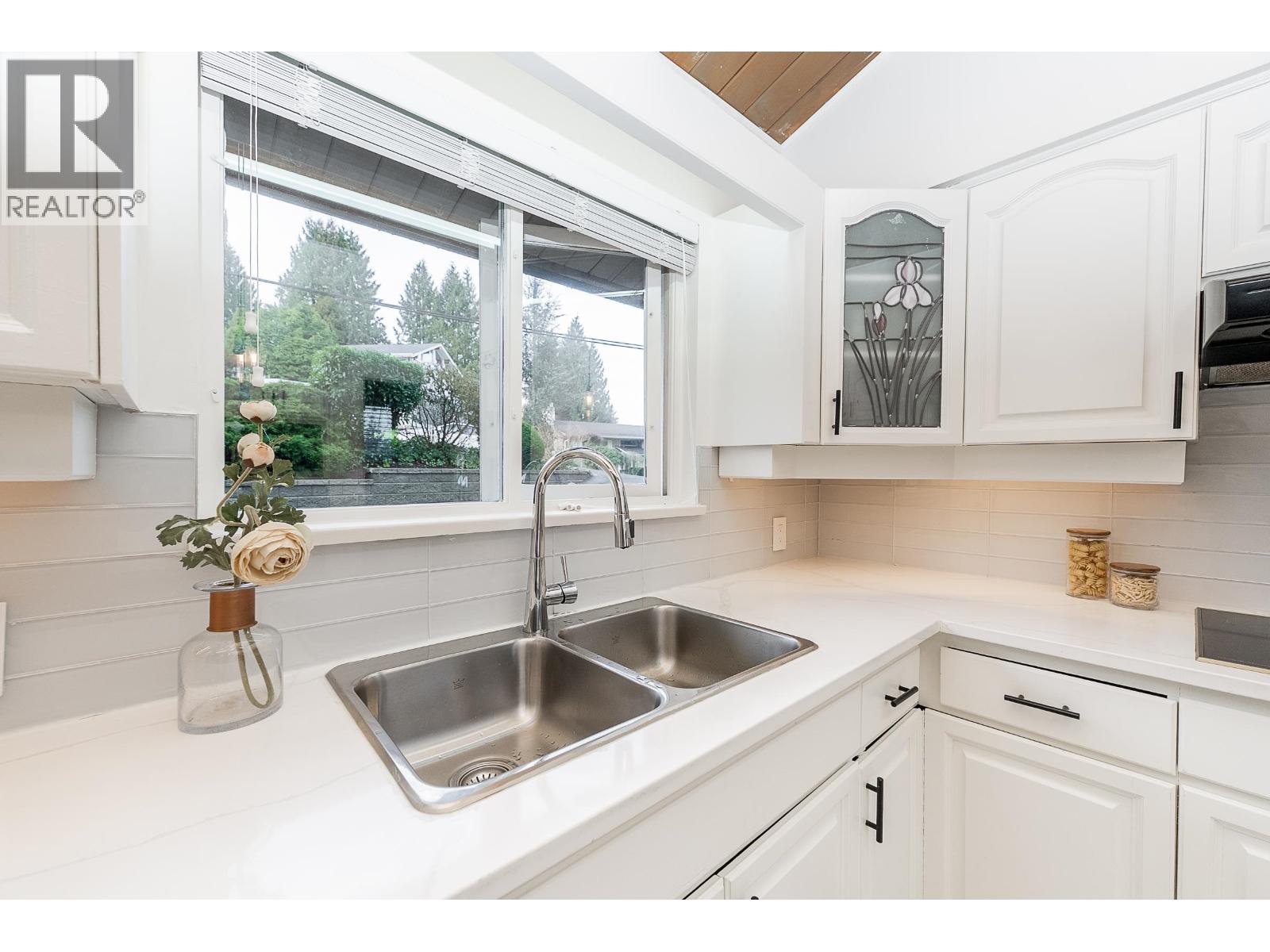 953 Ranch Park Way, Coquitlam, British Columbia  V3C 2H7 - Photo 8 - R3088076