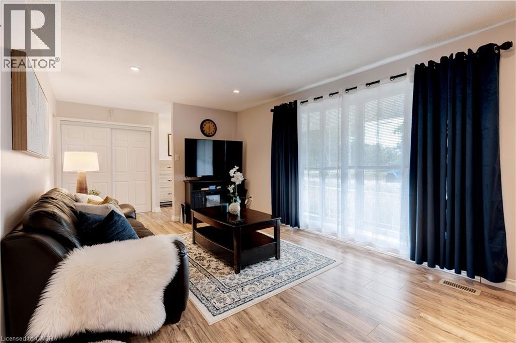 26 Madoc Street, Stoney Creek, Ontario  L8E 3S7 - Photo 4 - 40761121