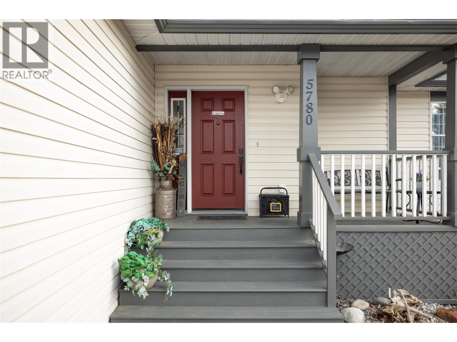 5780 Tern Place, Vernon, British Columbia  V1H 1R2 - Photo 2 - 10375076