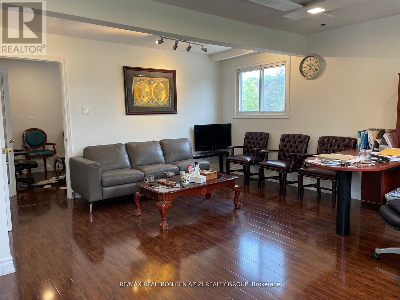 2nd Fl - 261a Bay Thorn Drive, Markham, Ontario  L3T 3V8 - Photo 4 - N12773210