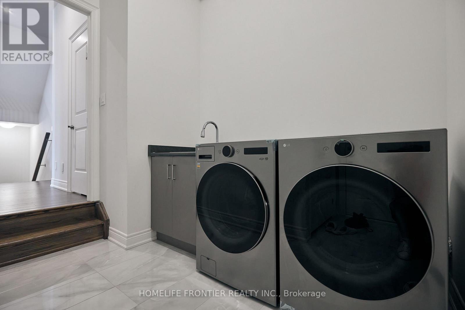 296 Ben Sinclair Avenue, East Gwillimbury, Ontario  L9N 0Z1 - Photo 21 - N12769162