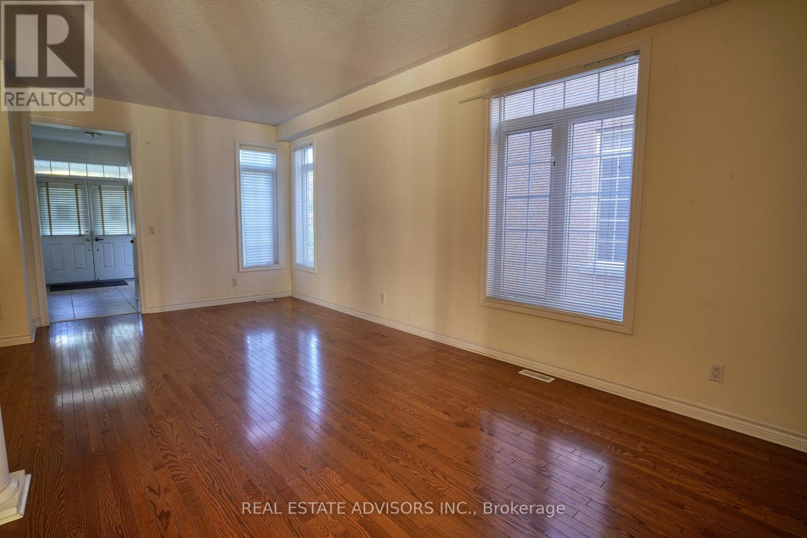 3208 Countess Crescent, Mississauga, Ontario  L5M 0E2 - Photo 4 - W12773262