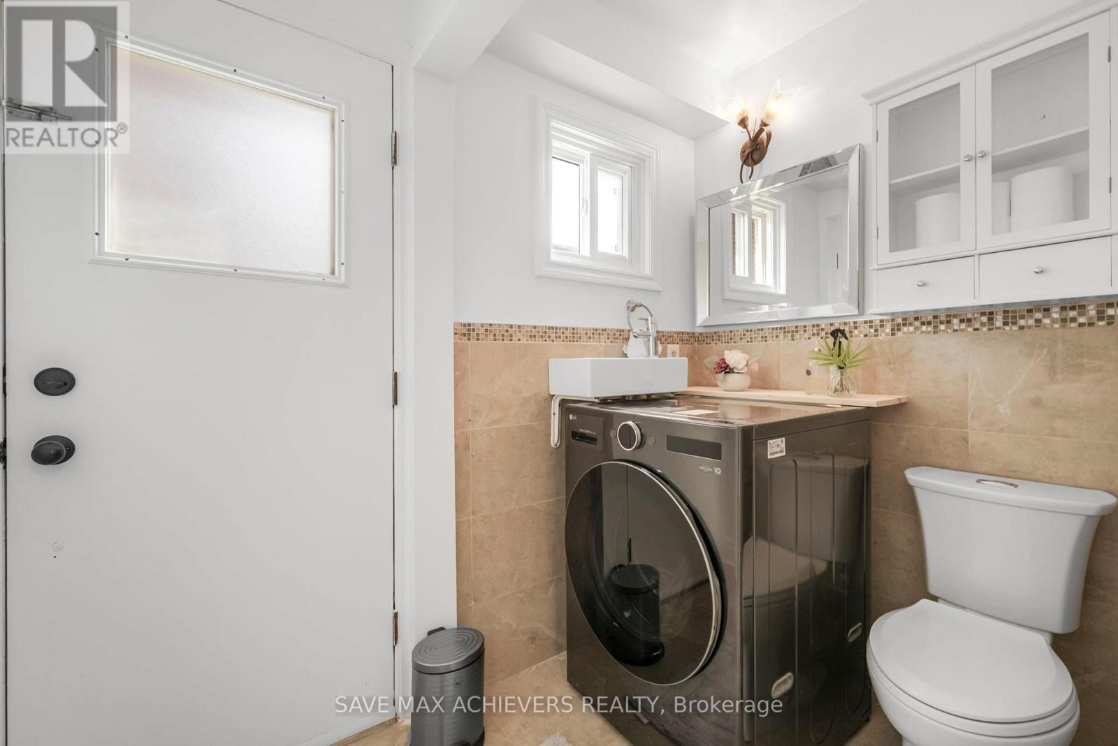 4024 Longo Circle E, Mississauga, Ontario  L4T 4C7 - Photo 12 - W12773266