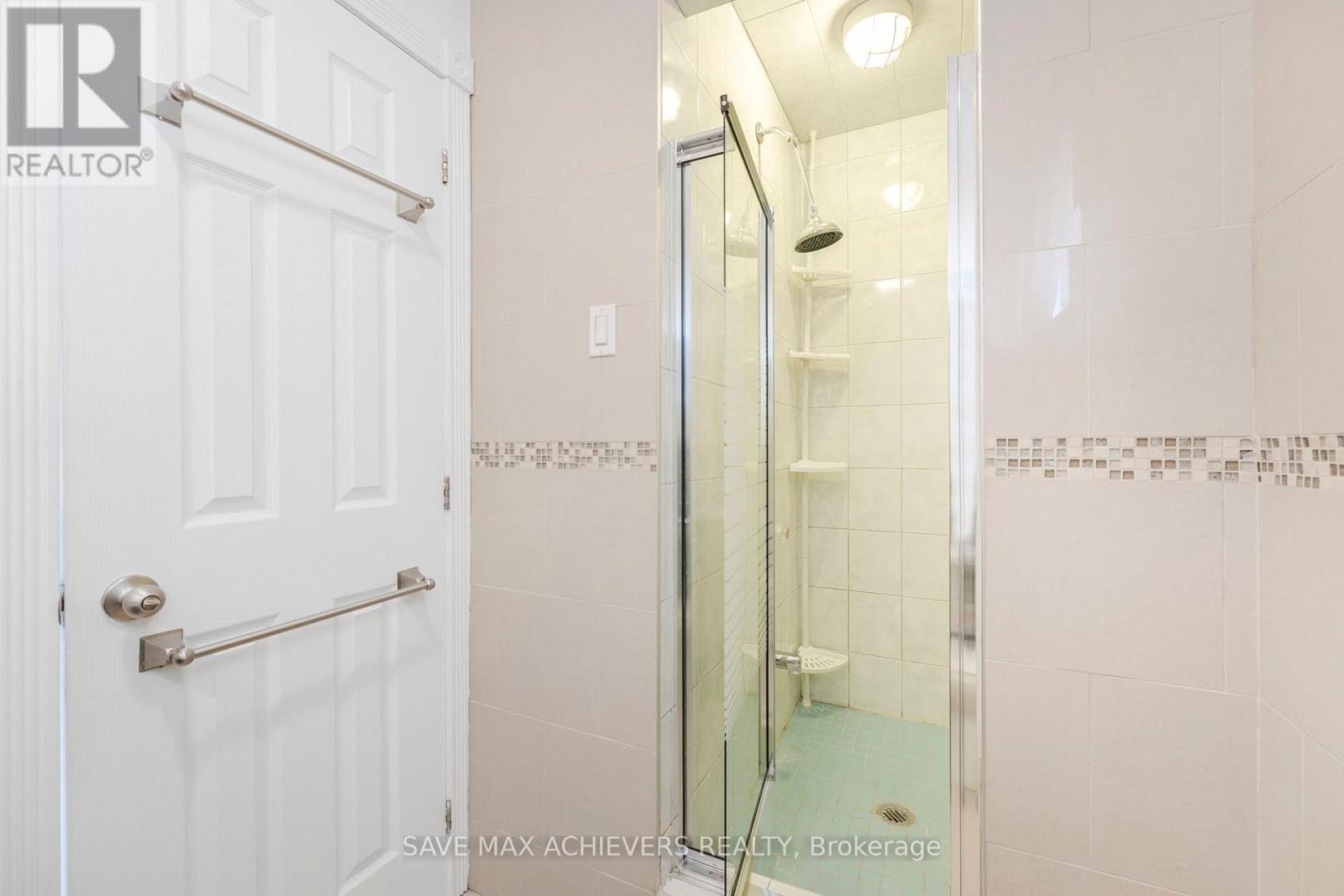 4024 Longo Circle E, Mississauga, Ontario  L4T 4C7 - Photo 22 - W12773266
