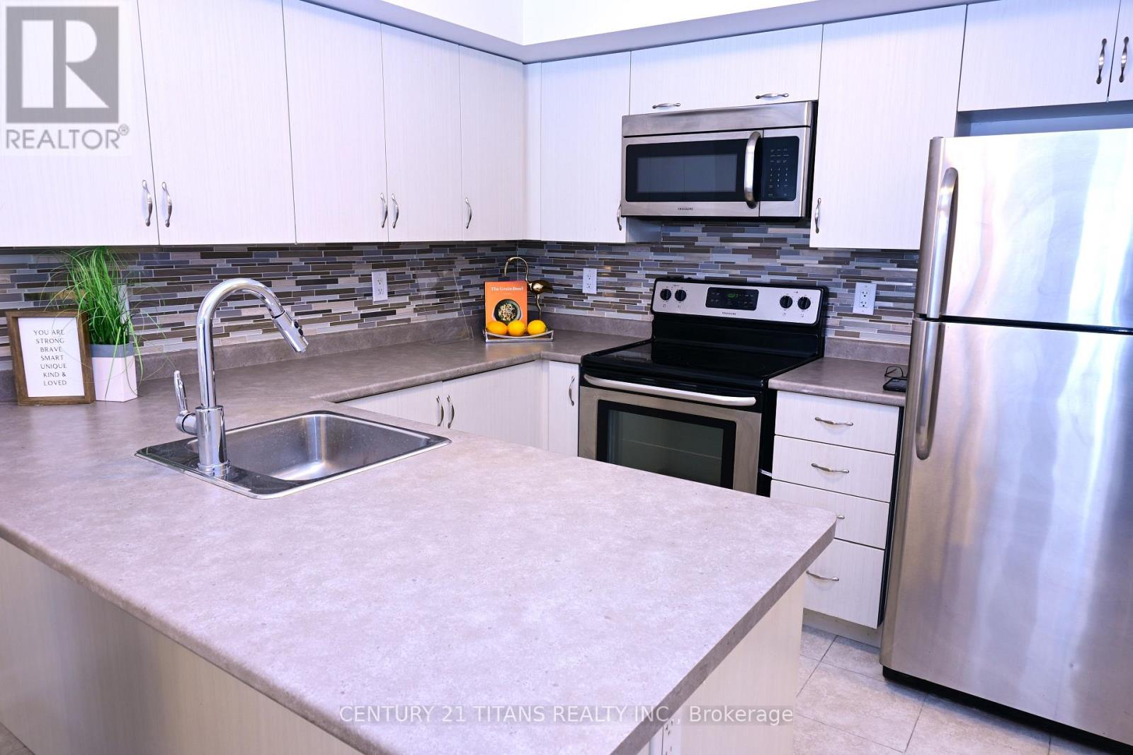 135 - 80 Parrotta Drive, Toronto, Ontario  M9M 0E6 - Photo 10 - W12773292