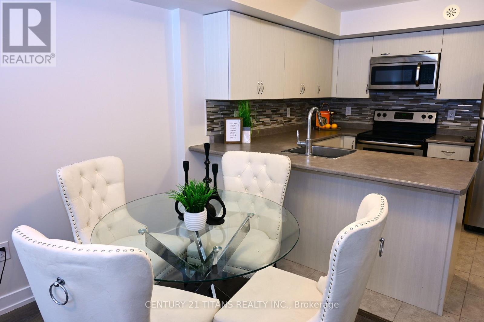 135 - 80 Parrotta Drive, Toronto, Ontario  M9M 0E6 - Photo 9 - W12773292