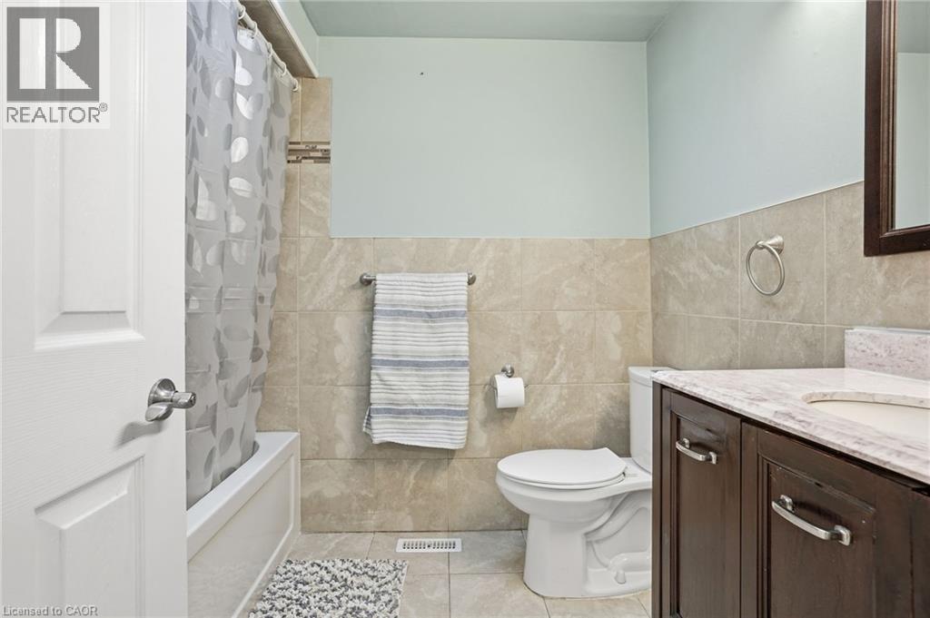 5 Twinoaks Crescent, Stoney Creek, Ontario  L9J 2E6 - Photo 18 - 40804075