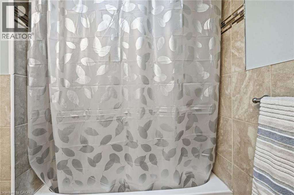 5 Twinoaks Crescent, Stoney Creek, Ontario  L9J 2E6 - Photo 19 - 40804075