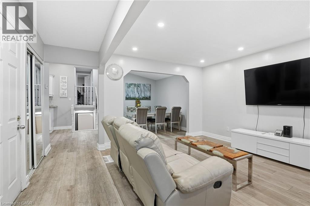 5 Twinoaks Crescent, Stoney Creek, Ontario  L9J 2E6 - Photo 6 - 40804075