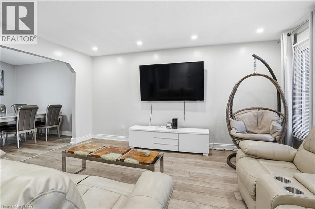 5 Twinoaks Crescent, Stoney Creek, Ontario  L9J 2E6 - Photo 7 - 40804075