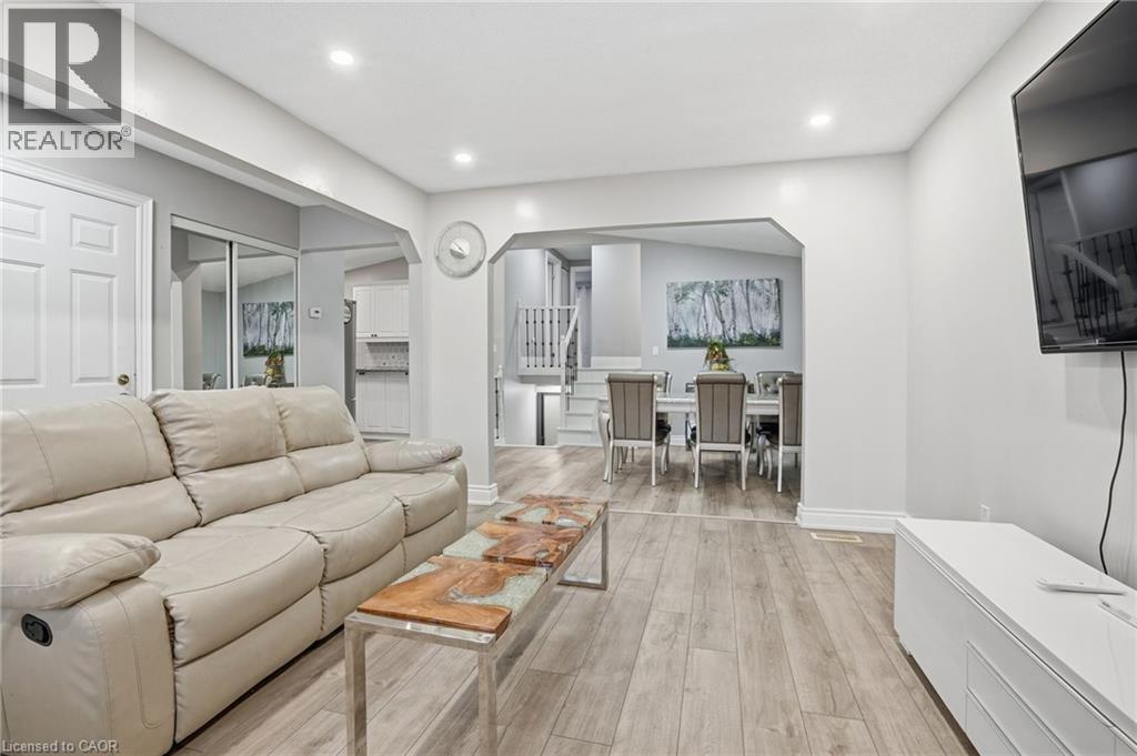 5 Twinoaks Crescent, Stoney Creek, Ontario  L9J 2E6 - Photo 9 - 40804075