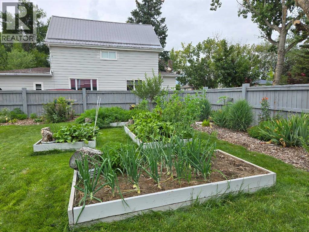 332 Grey Street, Granum, Alberta  T0L 1A0 - Photo 45 - A2268290