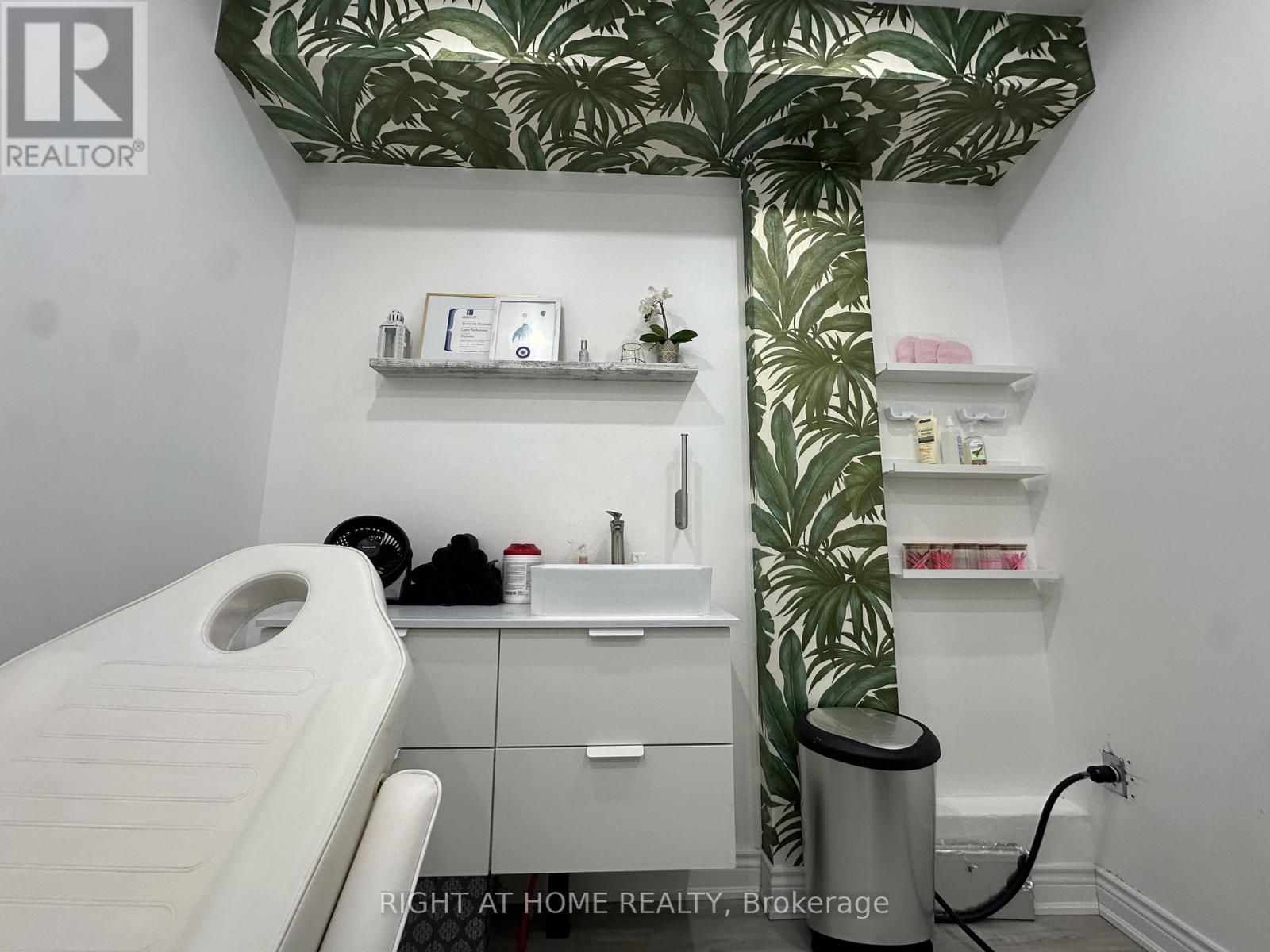 1639 Eglinton Avenue W, Toronto (Oakwood Village), Ontario  M6E 2H1 - Photo 33 - C12766788