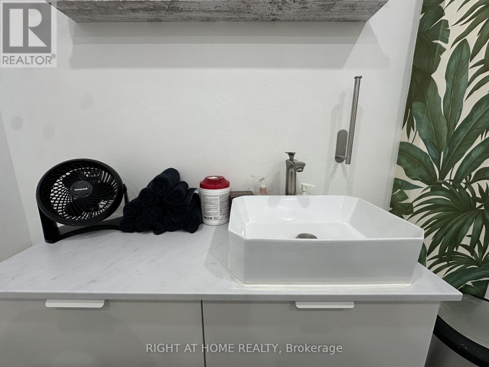 1639 Eglinton Avenue W, Toronto (Oakwood Village), Ontario  M6E 2H1 - Photo 37 - C12766788