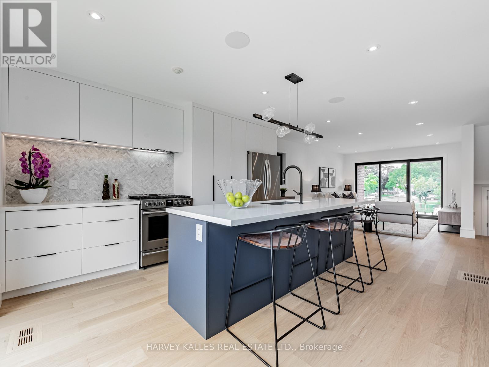 379 Winona Drive, Toronto, Ontario  M6C 3T4 - Photo 6 - C12720092