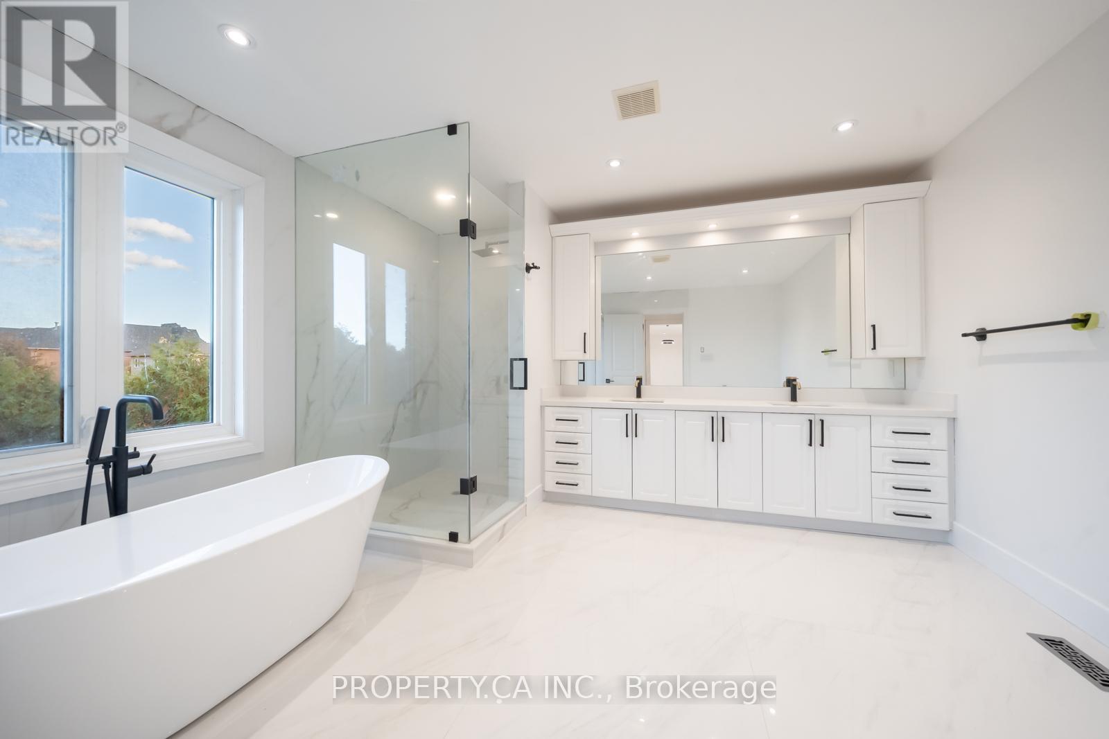 63 Concord Road, Vaughan, Ontario  L4J 3M2 - Photo 10 - N12477013