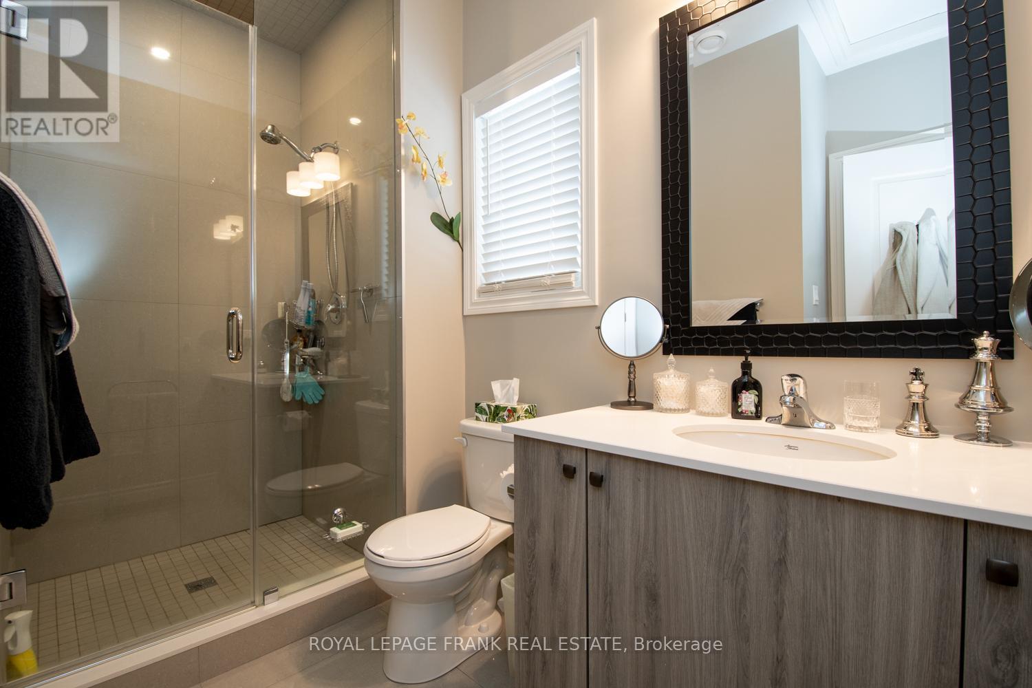 58 Vipond Road, Whitby, Ontario  L1M 2P2 - Photo 12 - E12669018