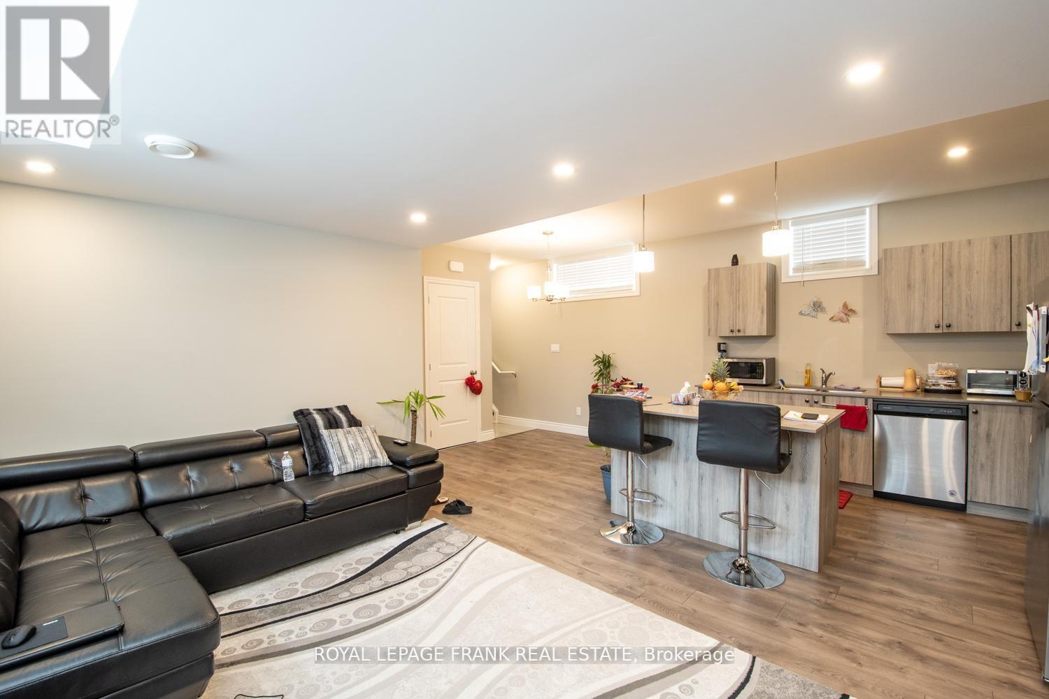 58 Vipond Road, Whitby, Ontario  L1M 2P2 - Photo 25 - E12682218