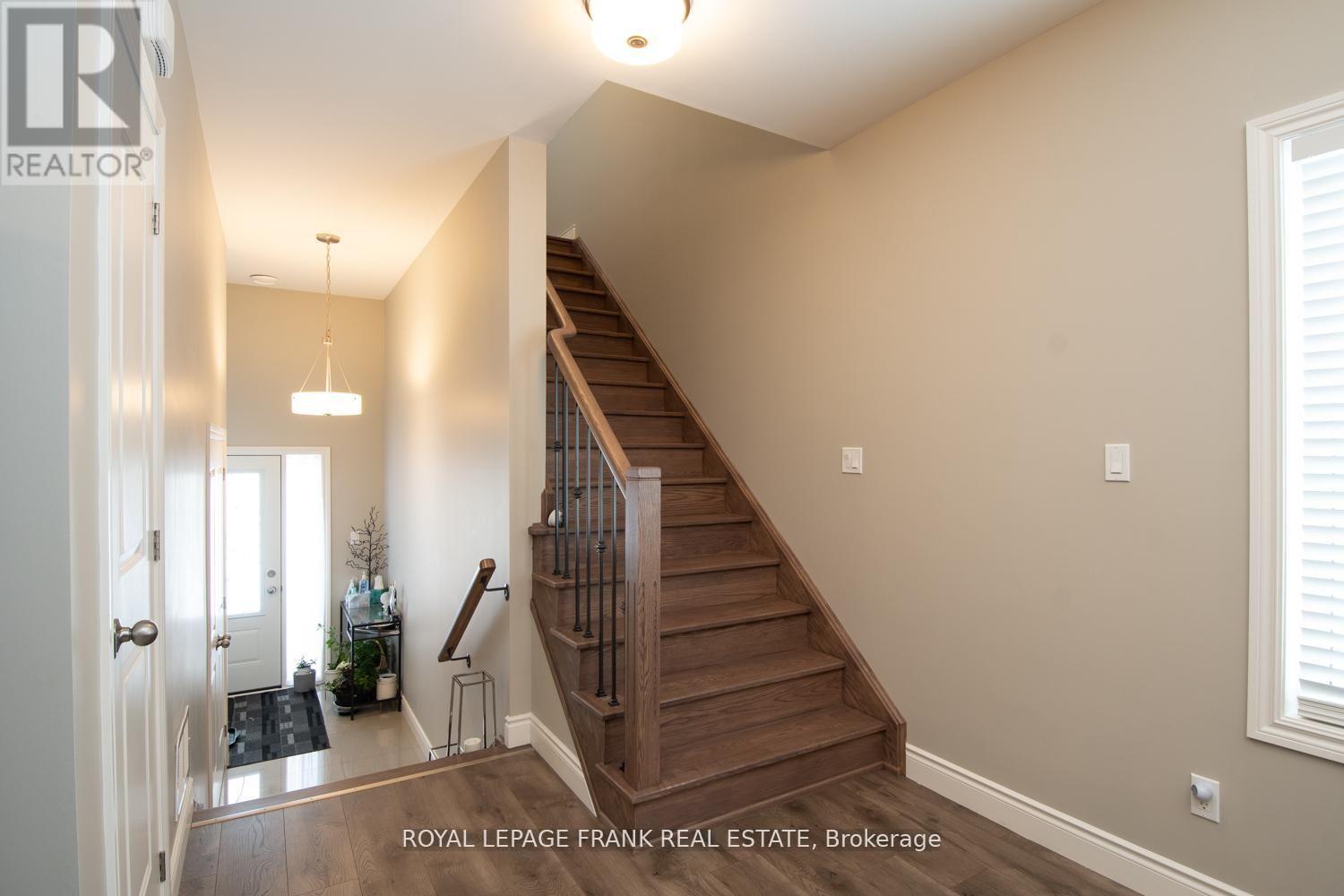 58 Vipond Road, Whitby, Ontario  L1M 2P2 - Photo 5 - E12682218