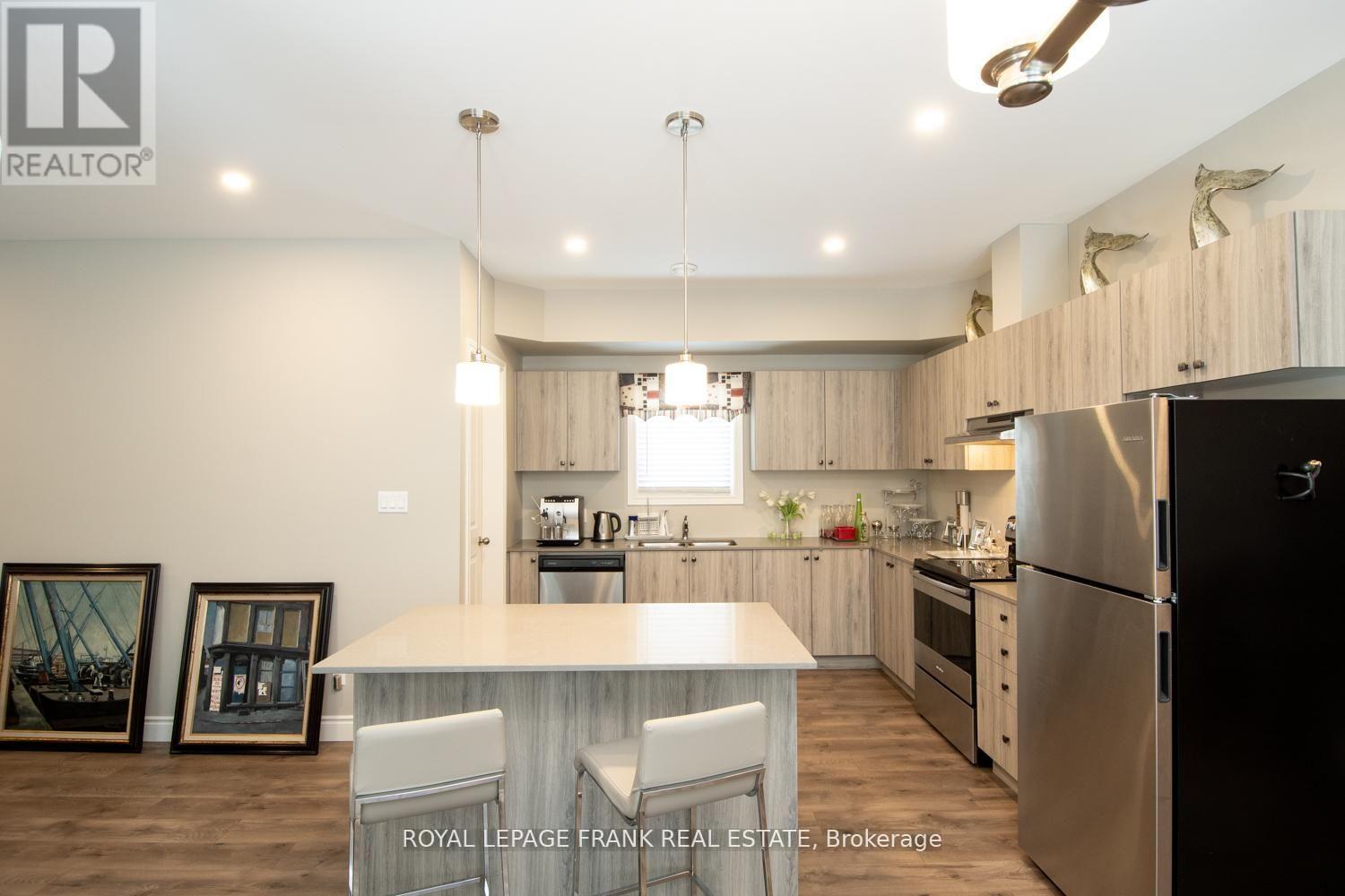 58 Vipond Road, Whitby, Ontario  L1M 2P2 - Photo 7 - E12682218