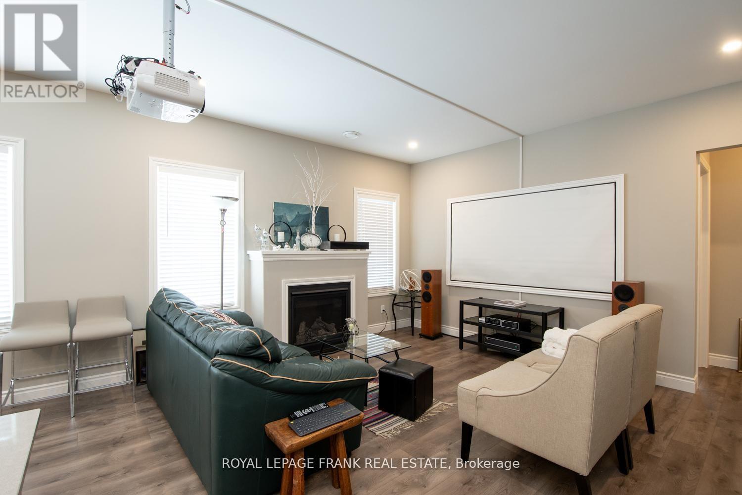 58 Vipond Road, Whitby, Ontario  L1M 2P2 - Photo 9 - E12682218