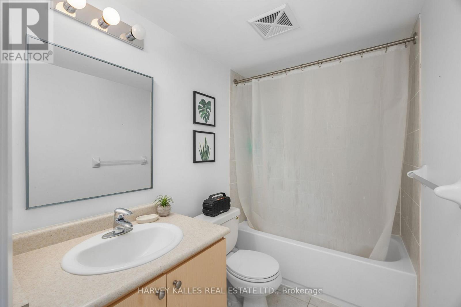 212 - 15 Maplewood Avenue, Toronto, Ontario  M6C 4B4 - Photo 12 - C12678678